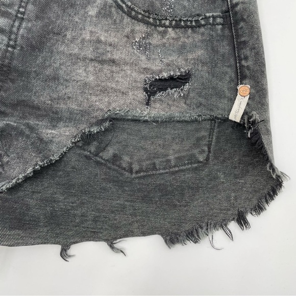 One Teaspoon Rollers Destroyed Denim Jean Shorts Coal Black Wash - Picture 8 of 15